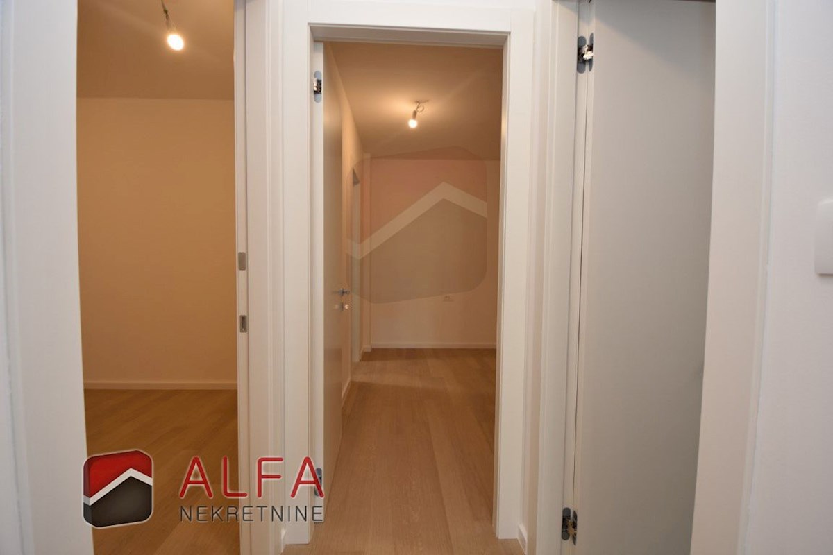 Vodice centro, ATTRAENTE, vendesi appartamento trilocale al secondo piano con terrazza sul tetto ​