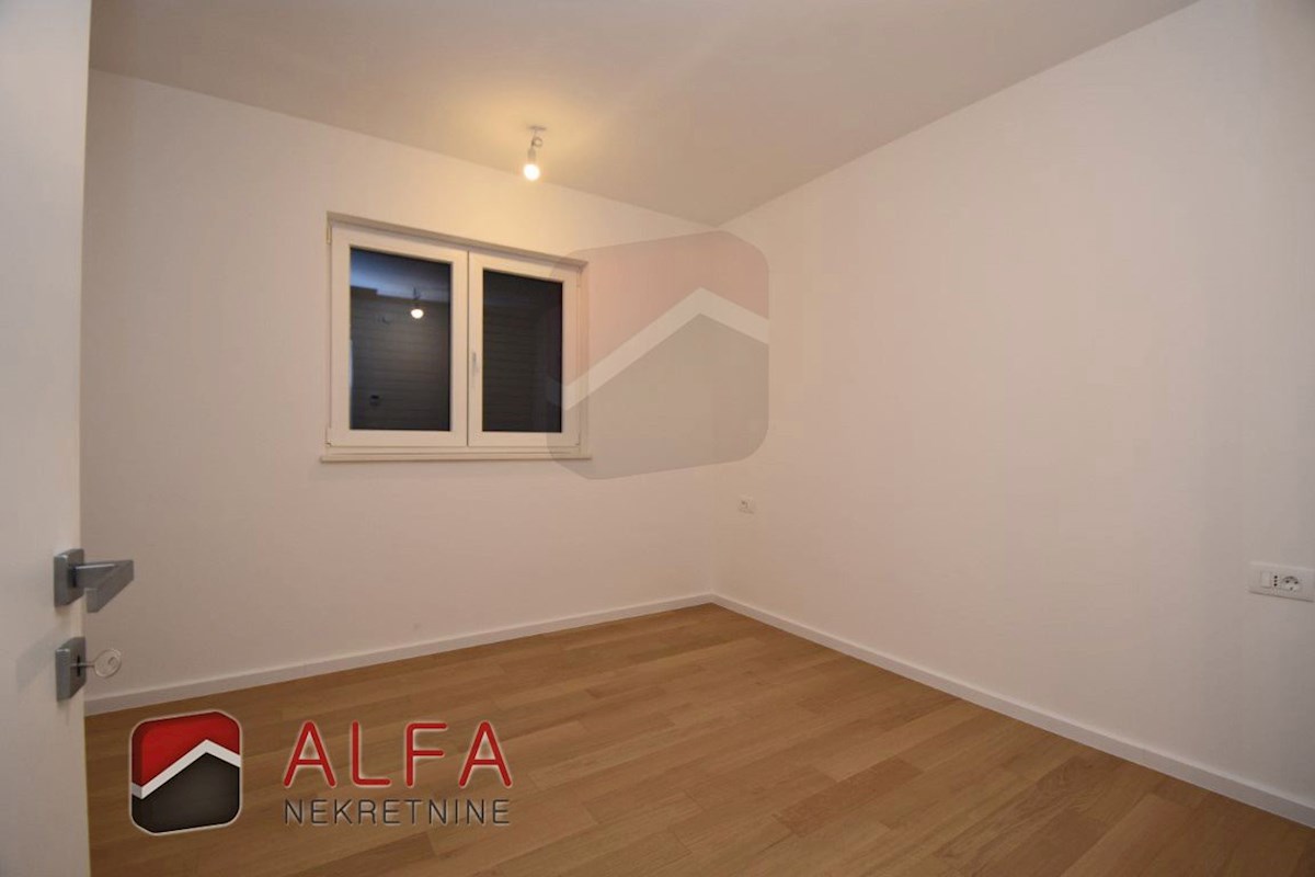 Vodice centro, ATTRAENTE, vendesi appartamento trilocale al secondo piano con terrazza sul tetto ​