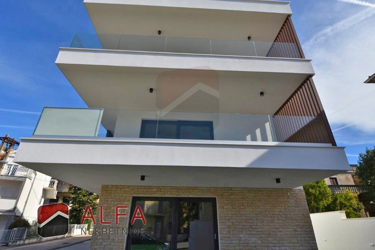 Vodice centro, ATTRAENTE, vendesi appartamento trilocale al secondo piano con terrazza sul tetto ​