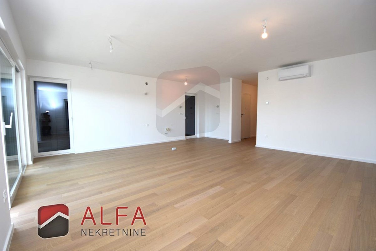 Vodice centro, ATTRAENTE, vendesi appartamento trilocale al secondo piano con terrazza sul tetto ​