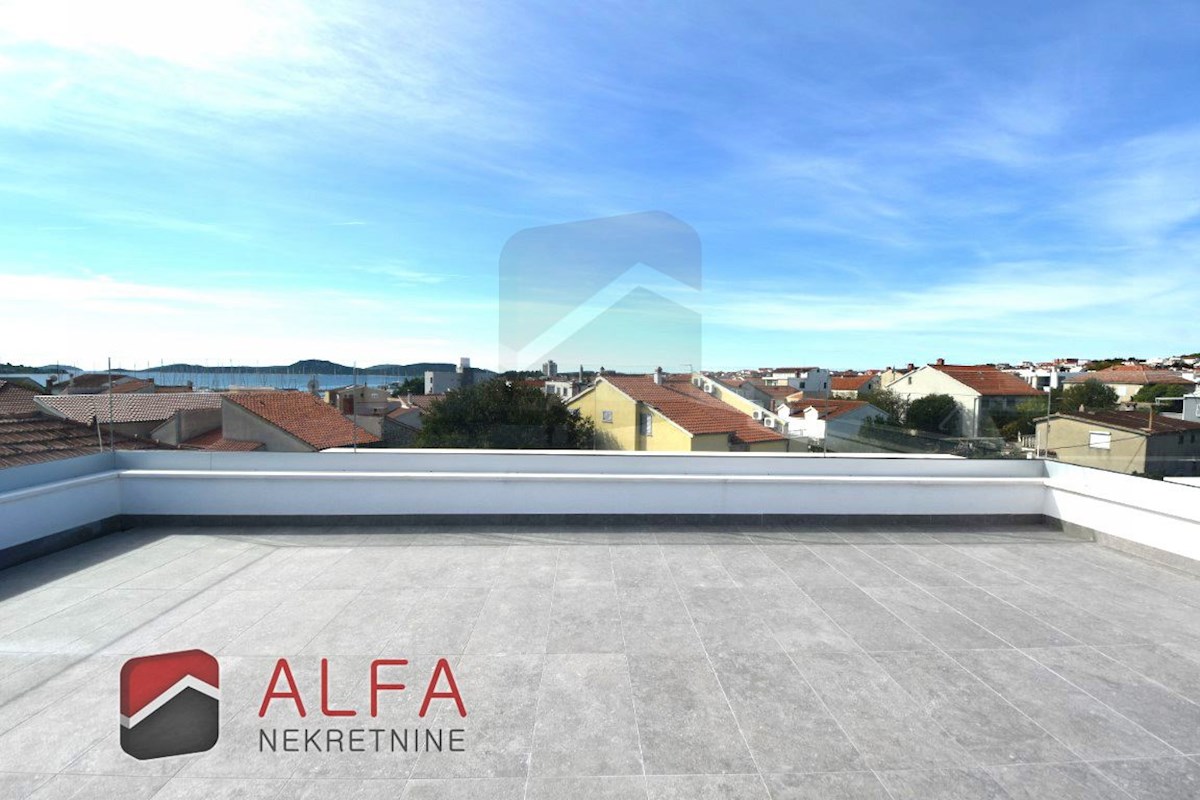 Vodice centro, ATTRAENTE, vendesi appartamento trilocale al secondo piano con terrazza sul tetto ​