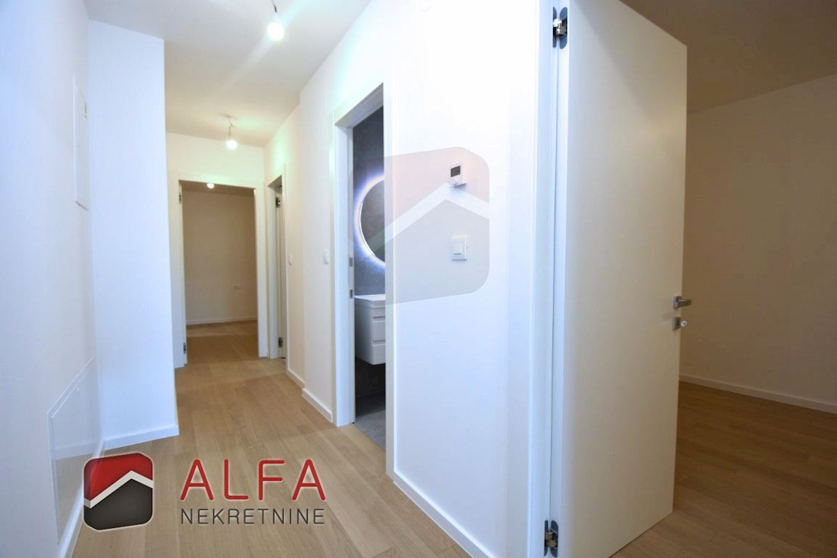 Vodice centro, ATTRAENTE, vendesi appartamento trilocale al secondo piano con terrazza sul tetto ​