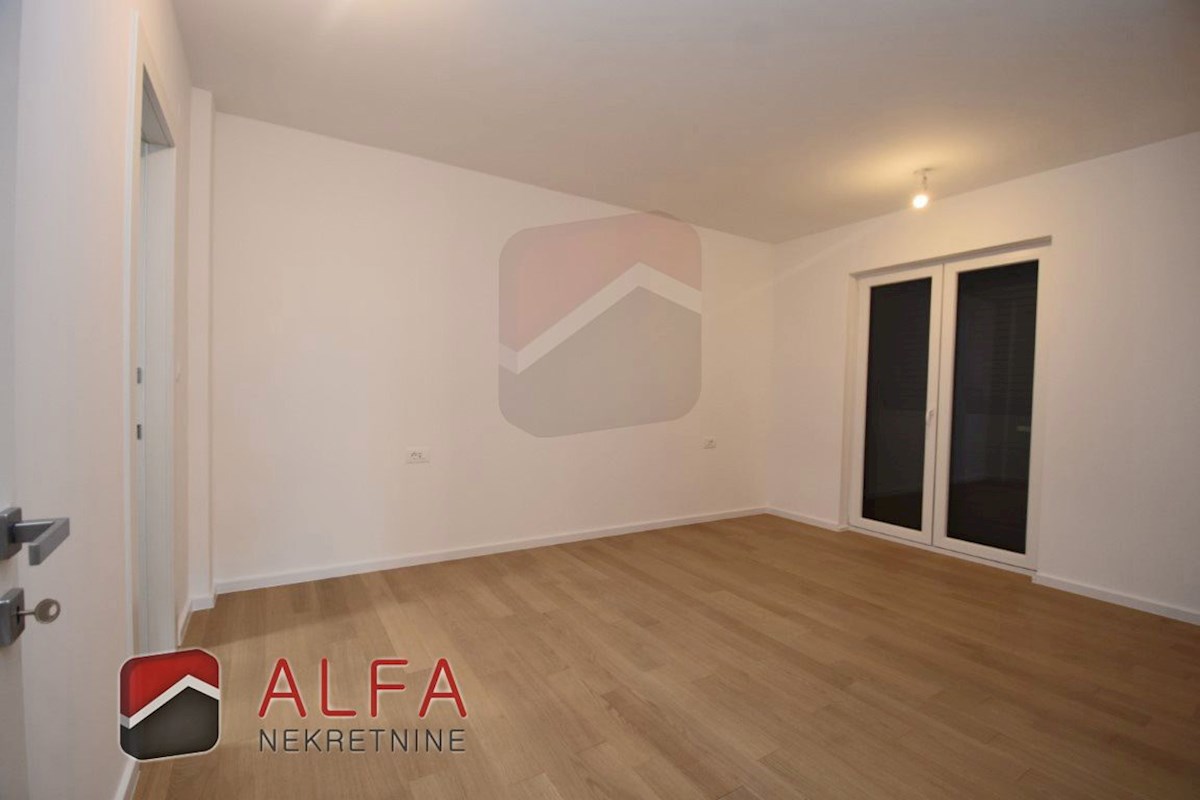 Vodice centro, ATTRAENTE, vendesi appartamento trilocale al secondo piano con terrazza sul tetto ​