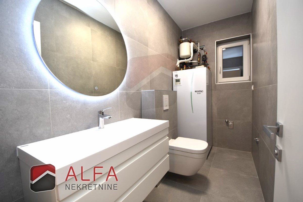 Vodice centro, ATTRAENTE, vendesi appartamento trilocale al secondo piano con terrazza sul tetto ​