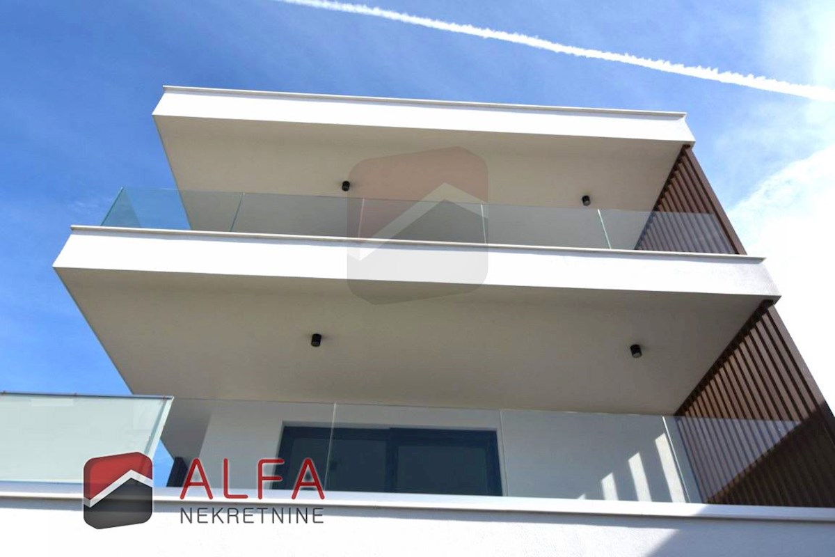 Vodice centro, ATTRAENTE, vendesi appartamento trilocale al secondo piano con terrazza sul tetto ​