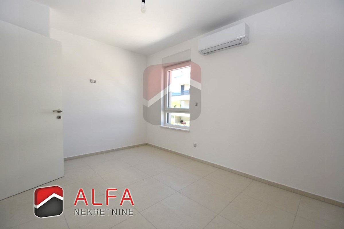 Croazia, Vodice, vendesi nuovo appartamento con due camere da letto, primo piano, vista sul mare