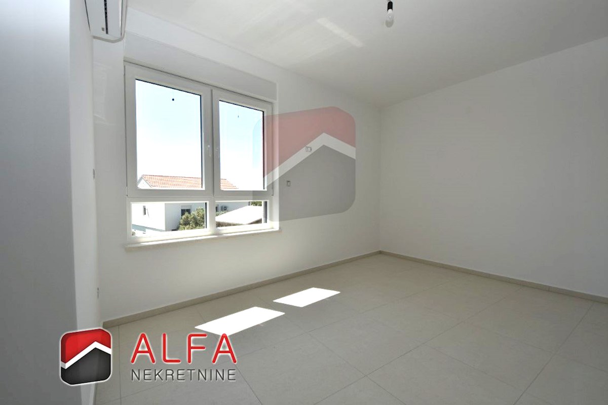 Croazia, Vodice, vendesi nuovo appartamento con due camere da letto, primo piano, vista sul mare