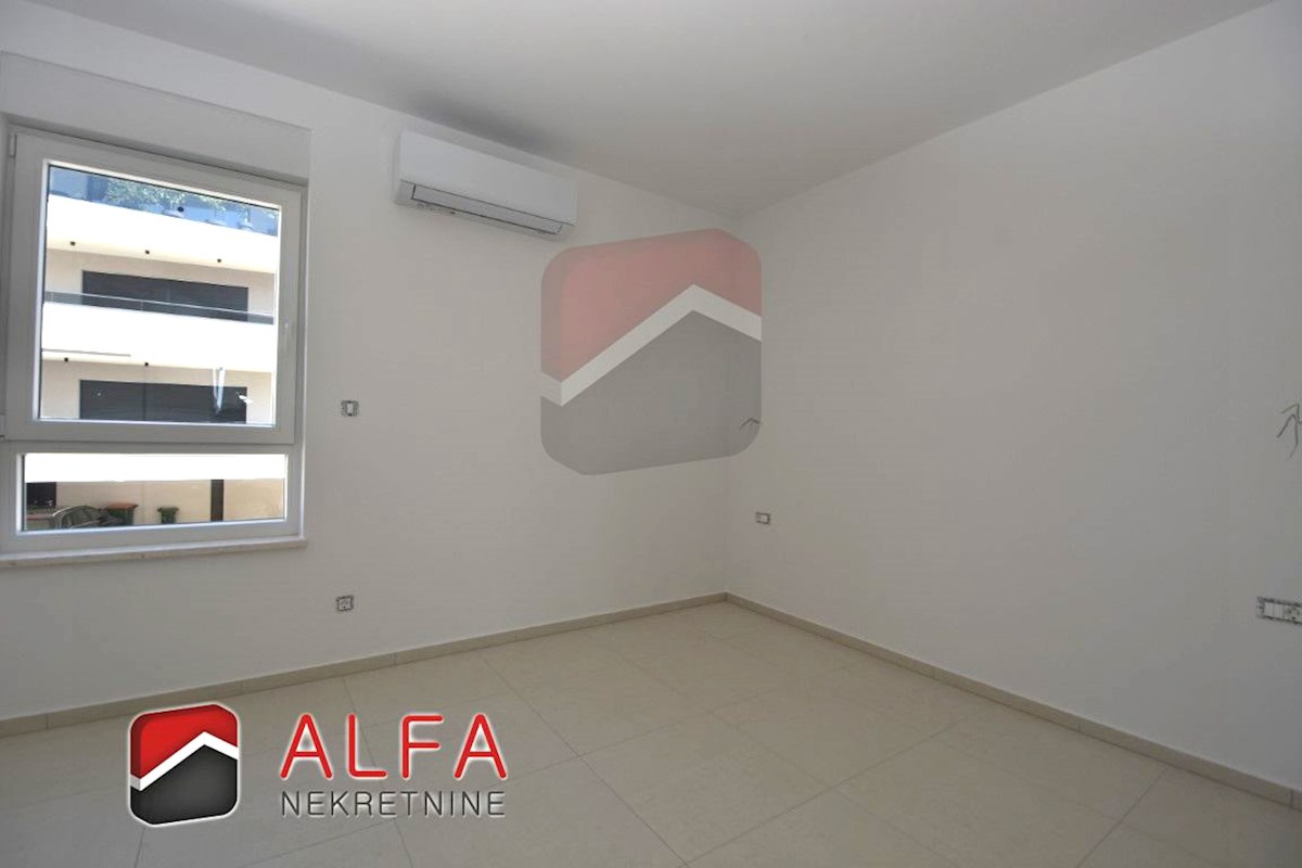 Croazia, Vodice, vendesi nuovo appartamento con due camere da letto, primo piano, vista sul mare