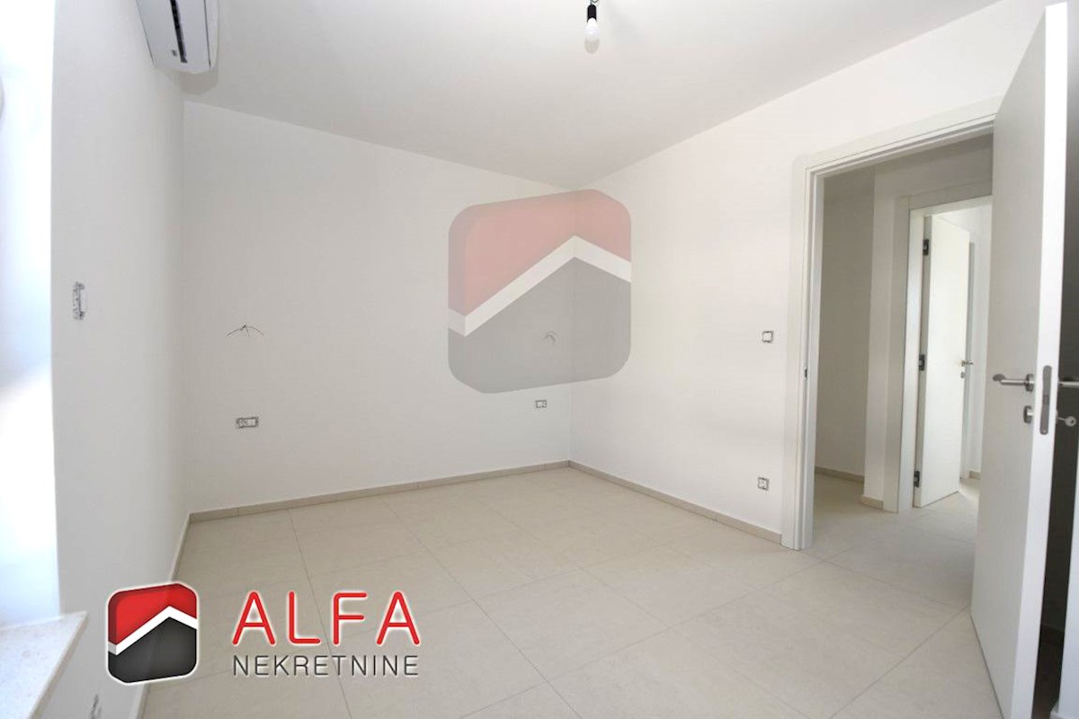 Croazia, Vodice, vendesi nuovo appartamento con due camere da letto, primo piano, vista sul mare