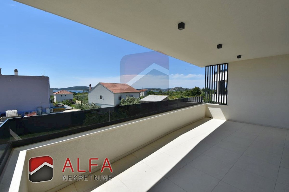 Croazia, Vodice, vendesi nuovo appartamento con due camere da letto, primo piano, vista sul mare