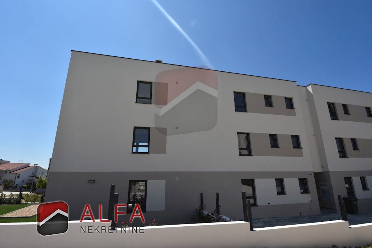 Croazia, Vodice, vendesi nuovo appartamento con due camere da letto, primo piano, vista sul mare