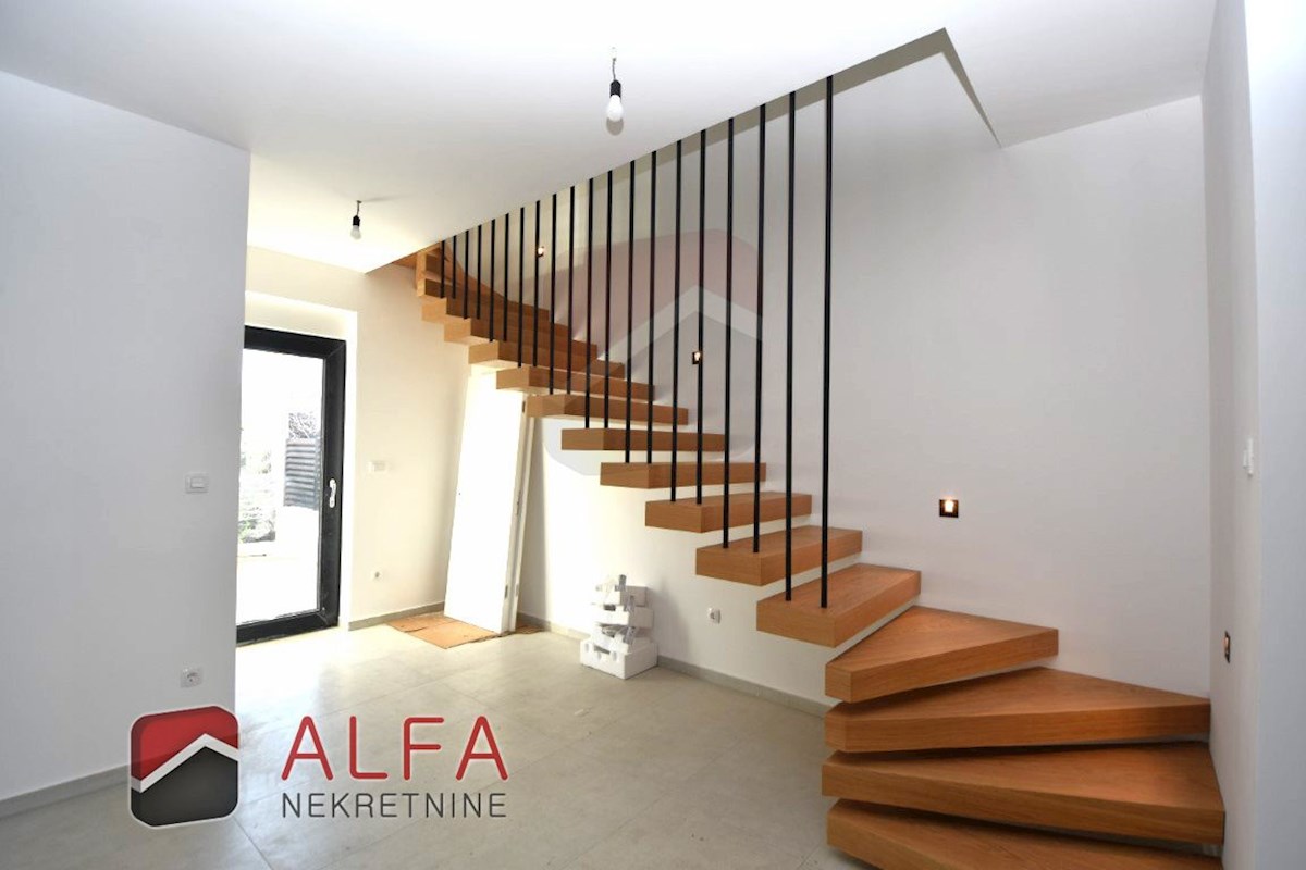 Croazia, Vodice, Srima, in vendita nuova casa bifamiliare, vicino al mare