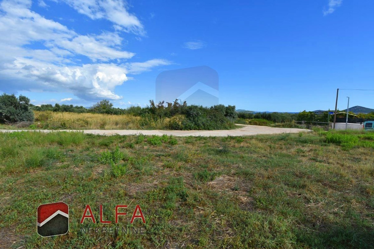 Croazia, Tribunj, in vendita attraente terreno edificabile con vista mare