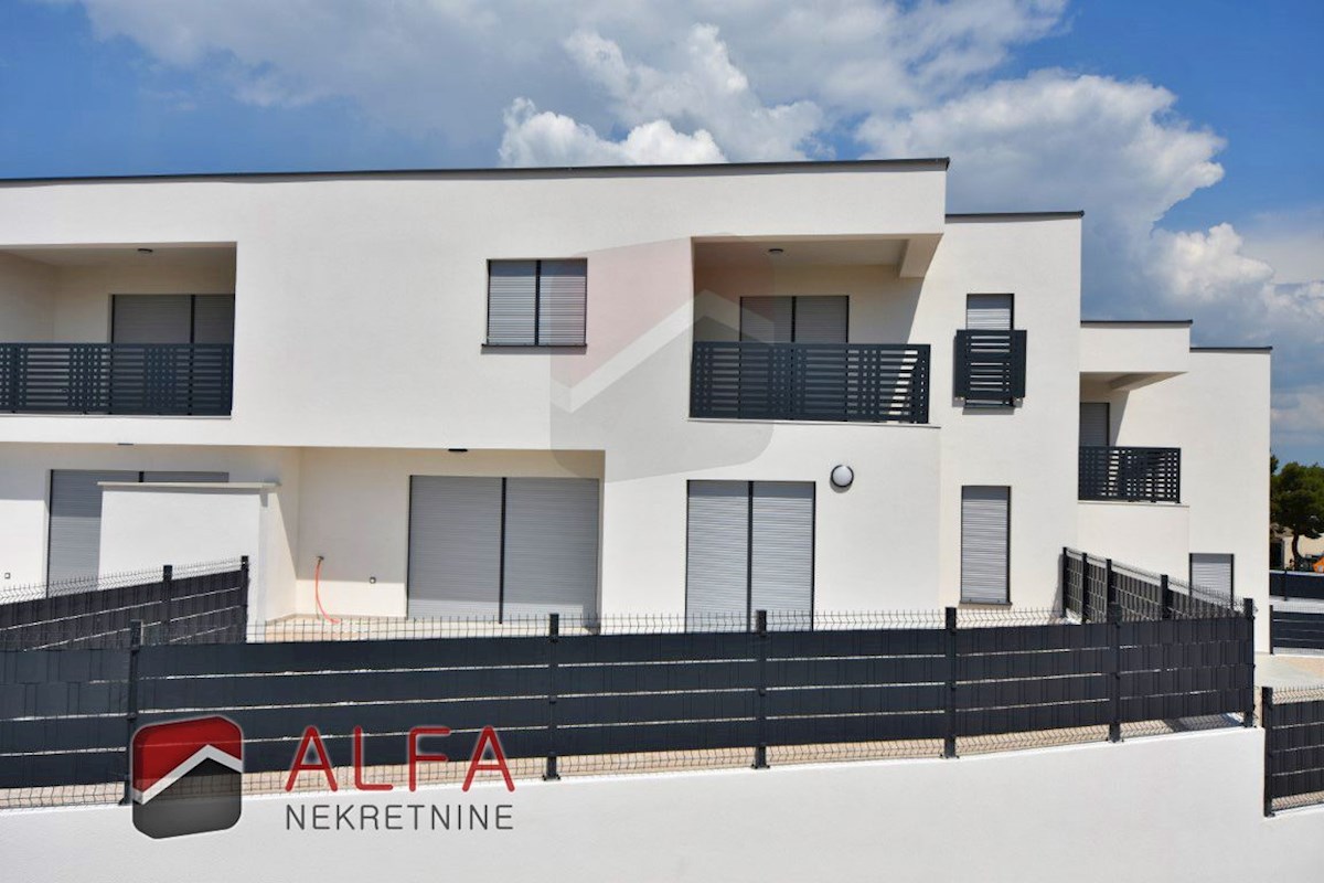 Croazia, Vodice, nuovo appartamento con due camere da letto in vendita, primo piano