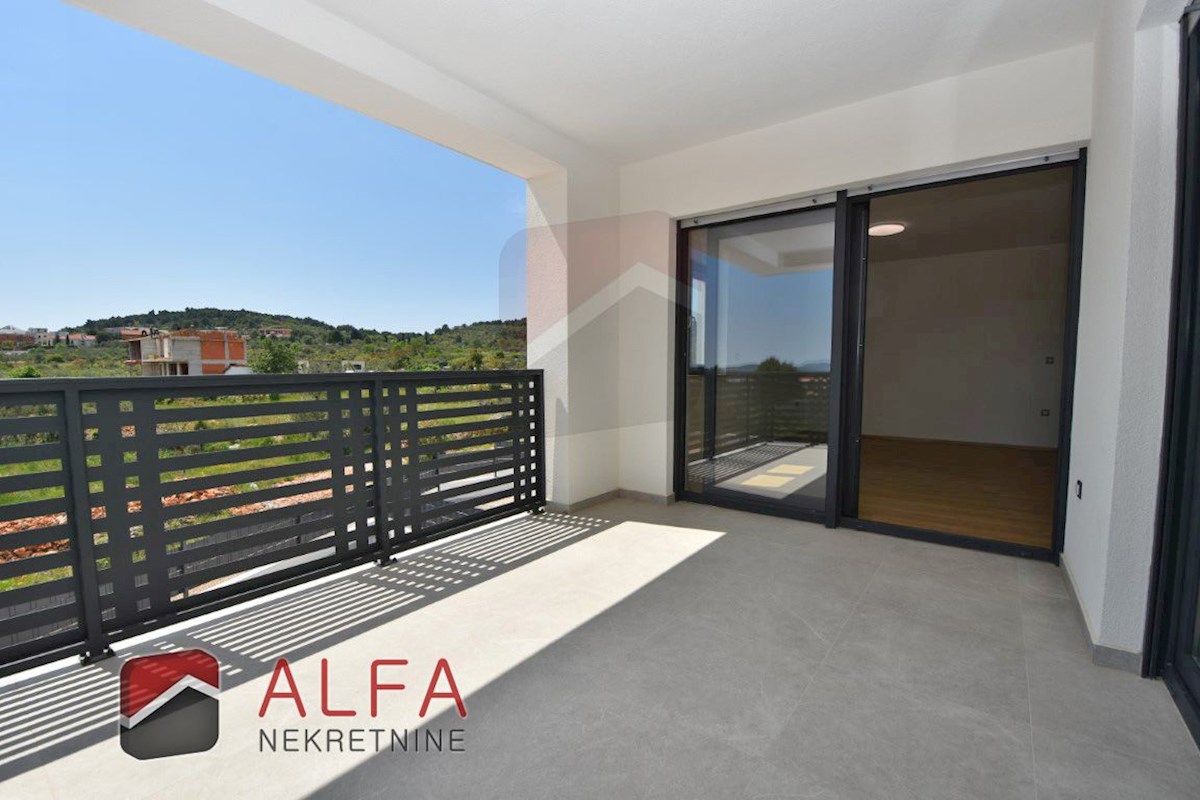 Croazia, Vodice, nuovo appartamento con due camere da letto in vendita, primo piano