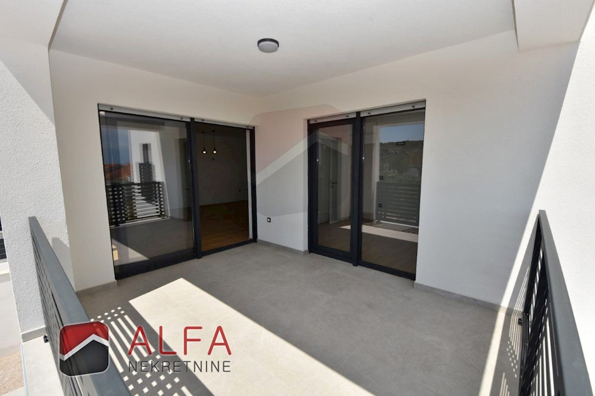 Croazia, Vodice, nuovo appartamento con due camere da letto in vendita, primo piano