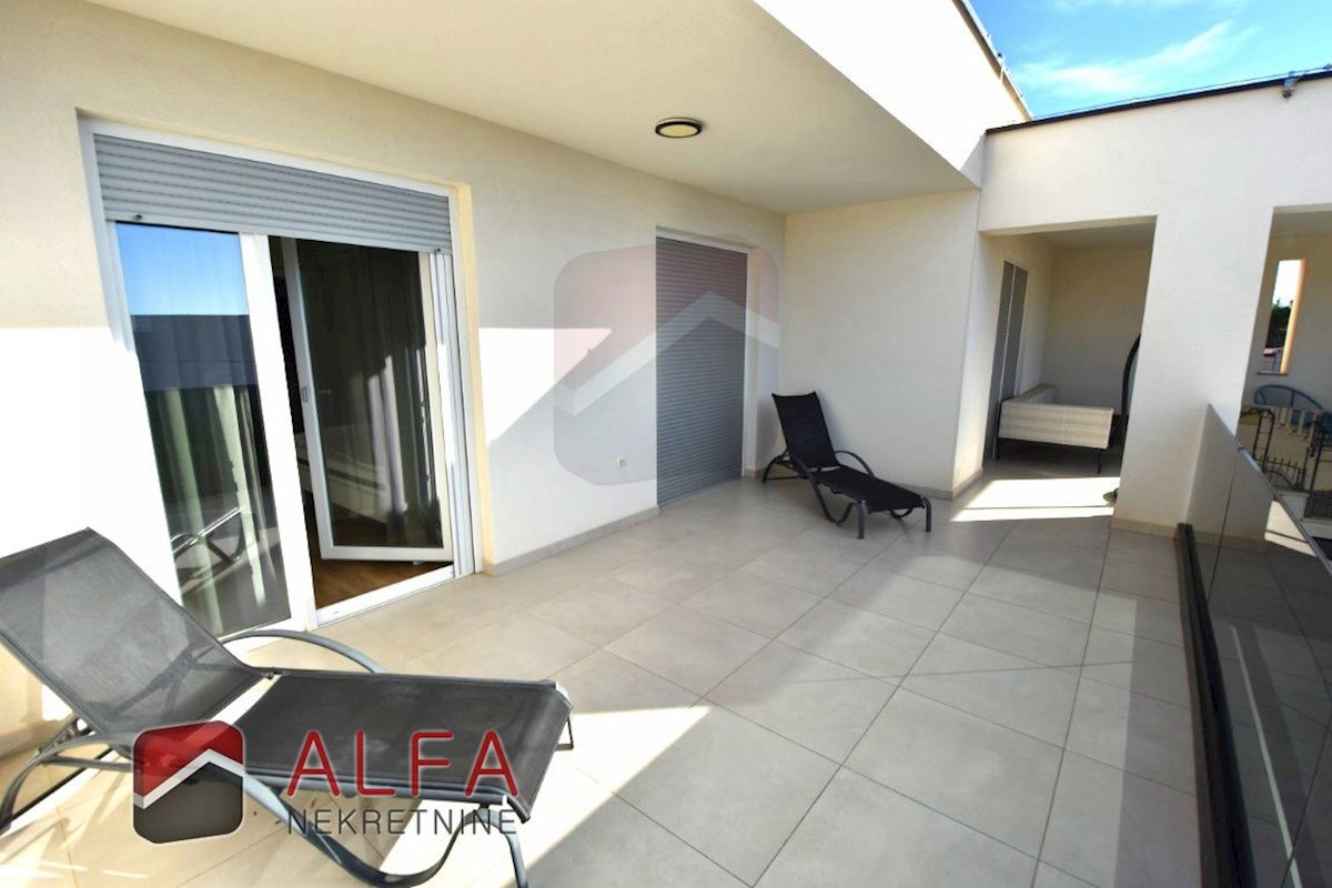 Croazia, Vodice – moderna casa di famiglia di nuova costruzione con piscina in vendita