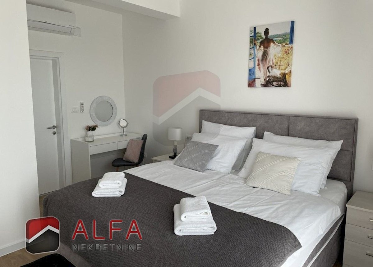 Croazia, Vodice – moderna casa di famiglia di nuova costruzione con piscina in vendita