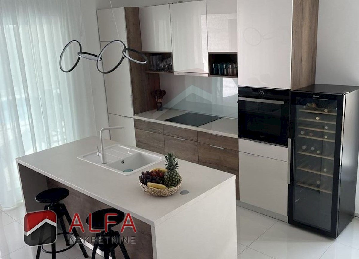 Croazia, Vodice – moderna casa di famiglia di nuova costruzione con piscina in vendita