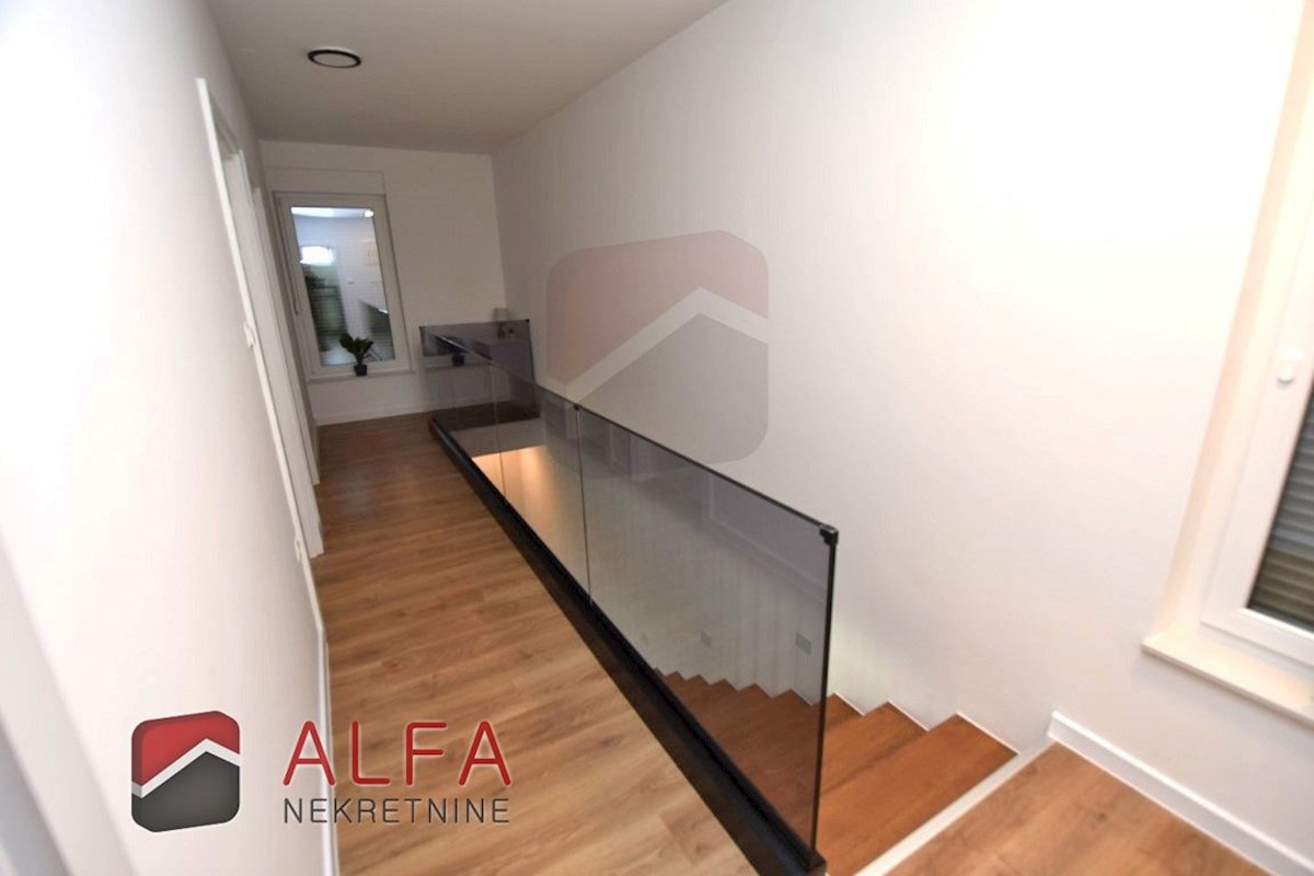 Croazia, Vodice – moderna casa di famiglia di nuova costruzione con piscina in vendita