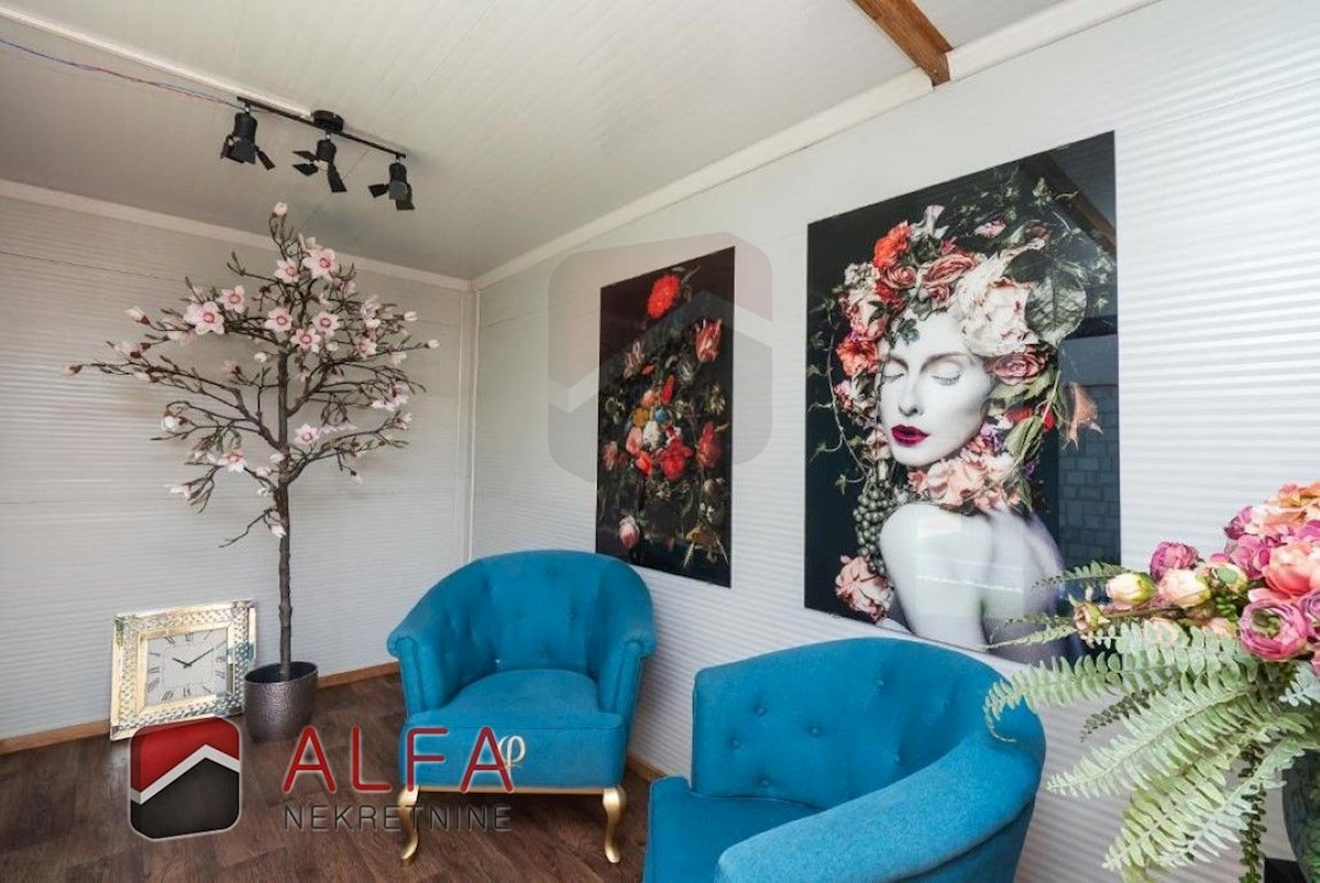 Croazia, centro di Vodice, casa indipendente con otto appartamenti completamente arredati in vendita