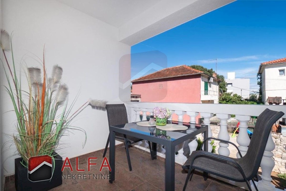 Croazia, centro di Vodice, casa indipendente con otto appartamenti completamente arredati in vendita