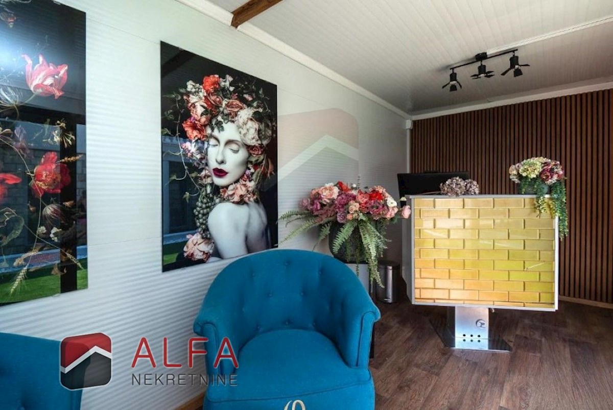 Croazia, centro di Vodice, casa indipendente con otto appartamenti completamente arredati in vendita