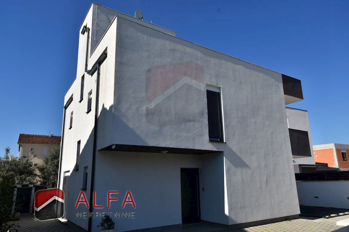 Croazia, Vodice, nuova casa moderna con piscina in vendita