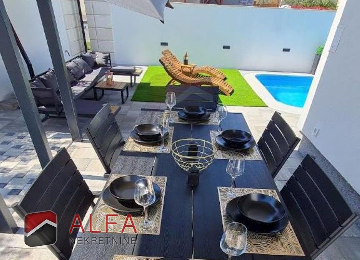 Croazia, Vodice, nuova casa moderna con piscina in vendita