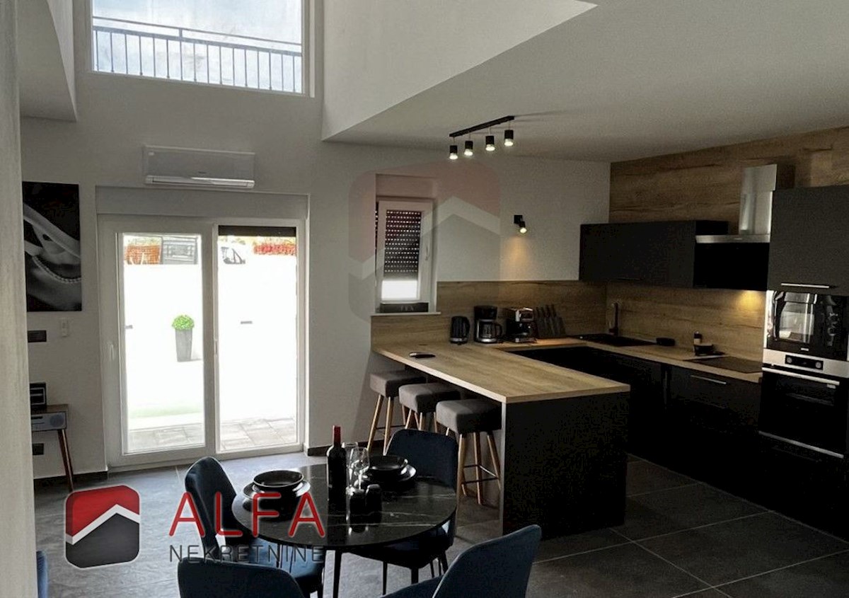Croazia, Vodice, nuova casa moderna con piscina in vendita