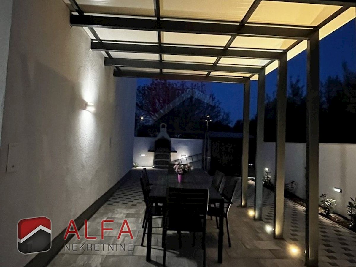 Croazia, Vodice, nuova casa moderna con piscina in vendita