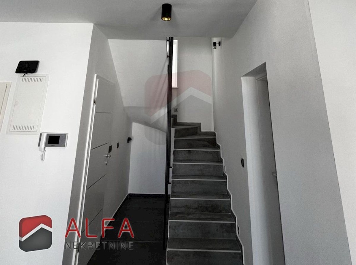Croazia, Vodice, nuova casa moderna con piscina in vendita