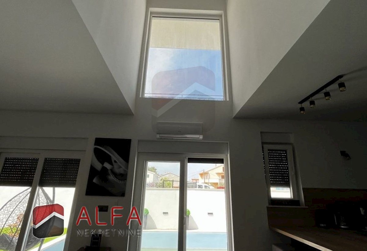 Croazia, Vodice, nuova casa moderna con piscina in vendita