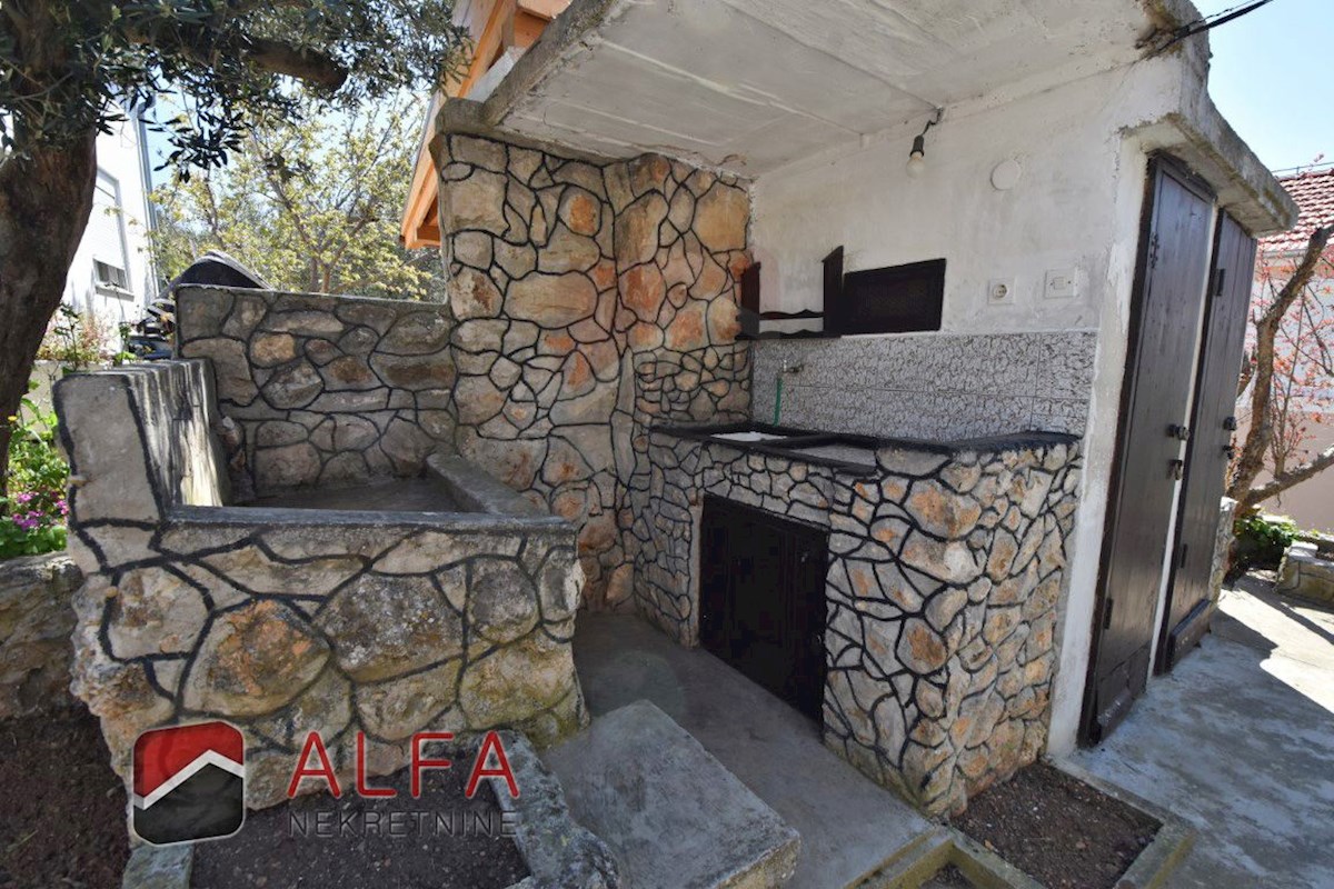 Croazia, Isola di Prvić, Prvić Luka, casa familiare in vendita con giardino e vista mare