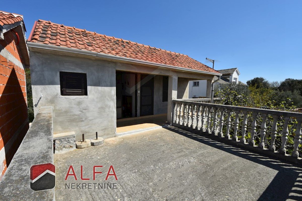 Croazia, Isola di Prvić, Prvić Luka, casa familiare in vendita con giardino e vista mare