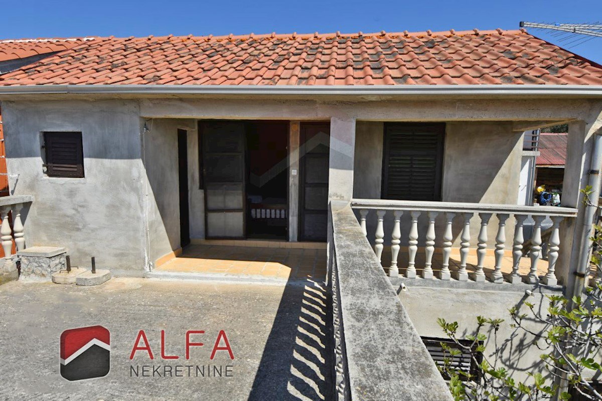 Croazia, Isola di Prvić, Prvić Luka, casa familiare in vendita con giardino e vista mare