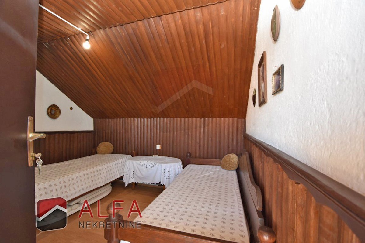 Croazia, Isola di Prvić, Prvić Luka, casa familiare in vendita con giardino e vista mare
