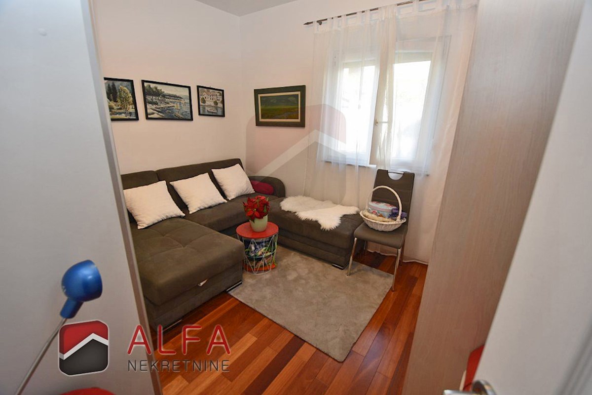 Croazia, Vodice – appartamento arredato al piano terra in vendita