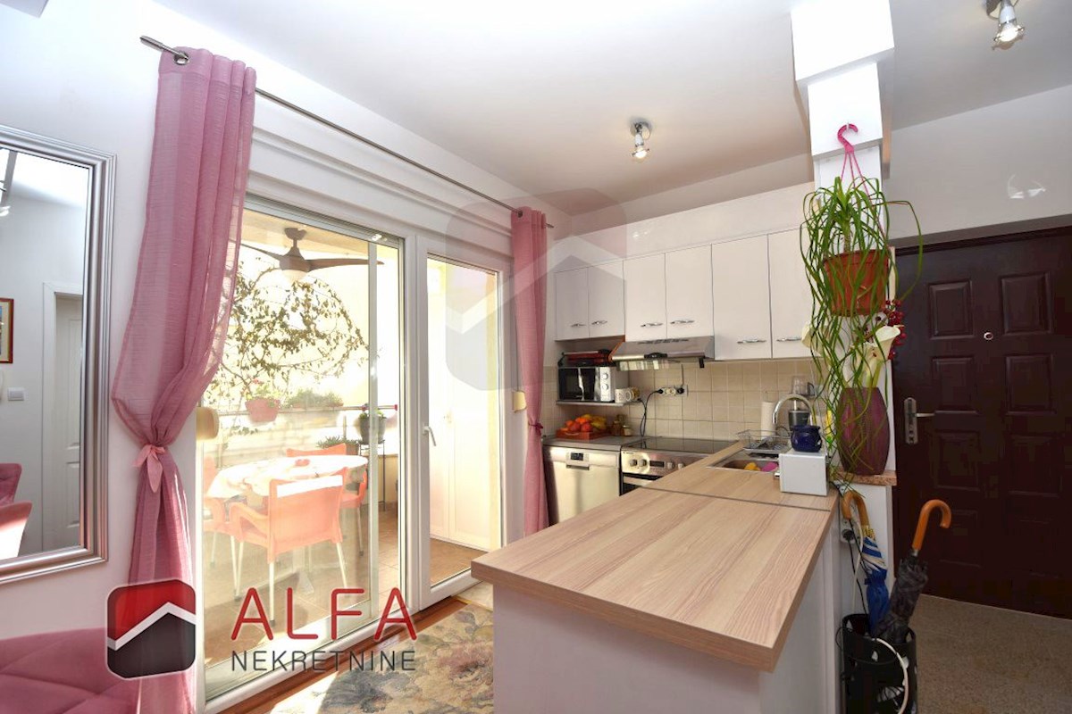 Croazia, Vodice – appartamento arredato al piano terra in vendita