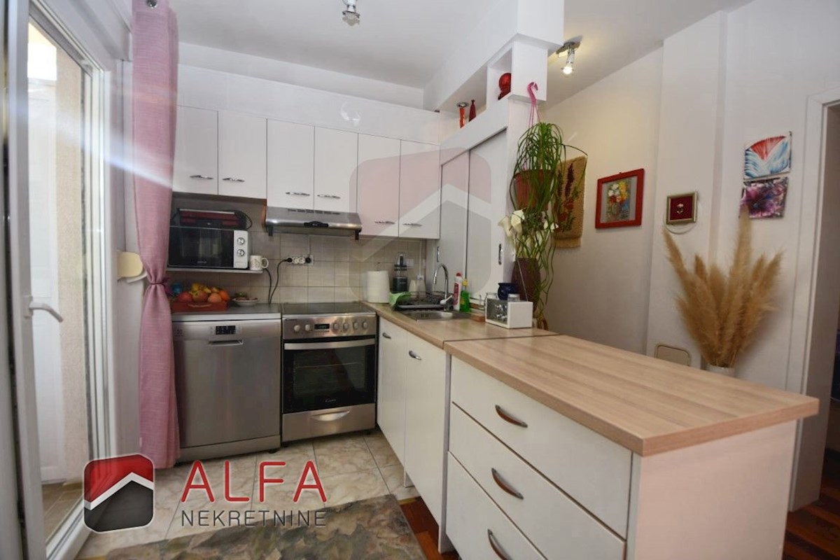 Croazia, Vodice – appartamento arredato al piano terra in vendita