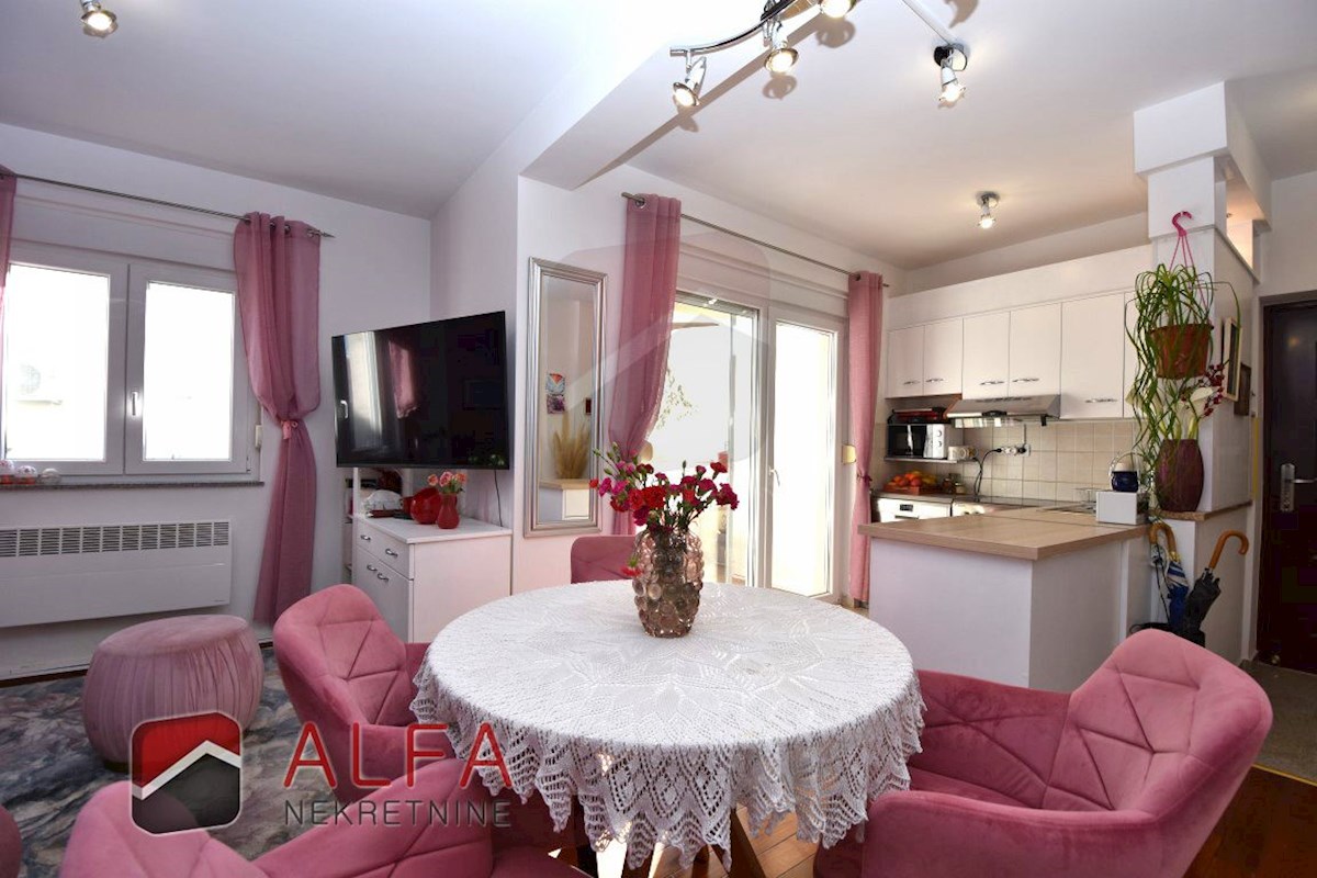 Croazia, Vodice – appartamento arredato al piano terra in vendita