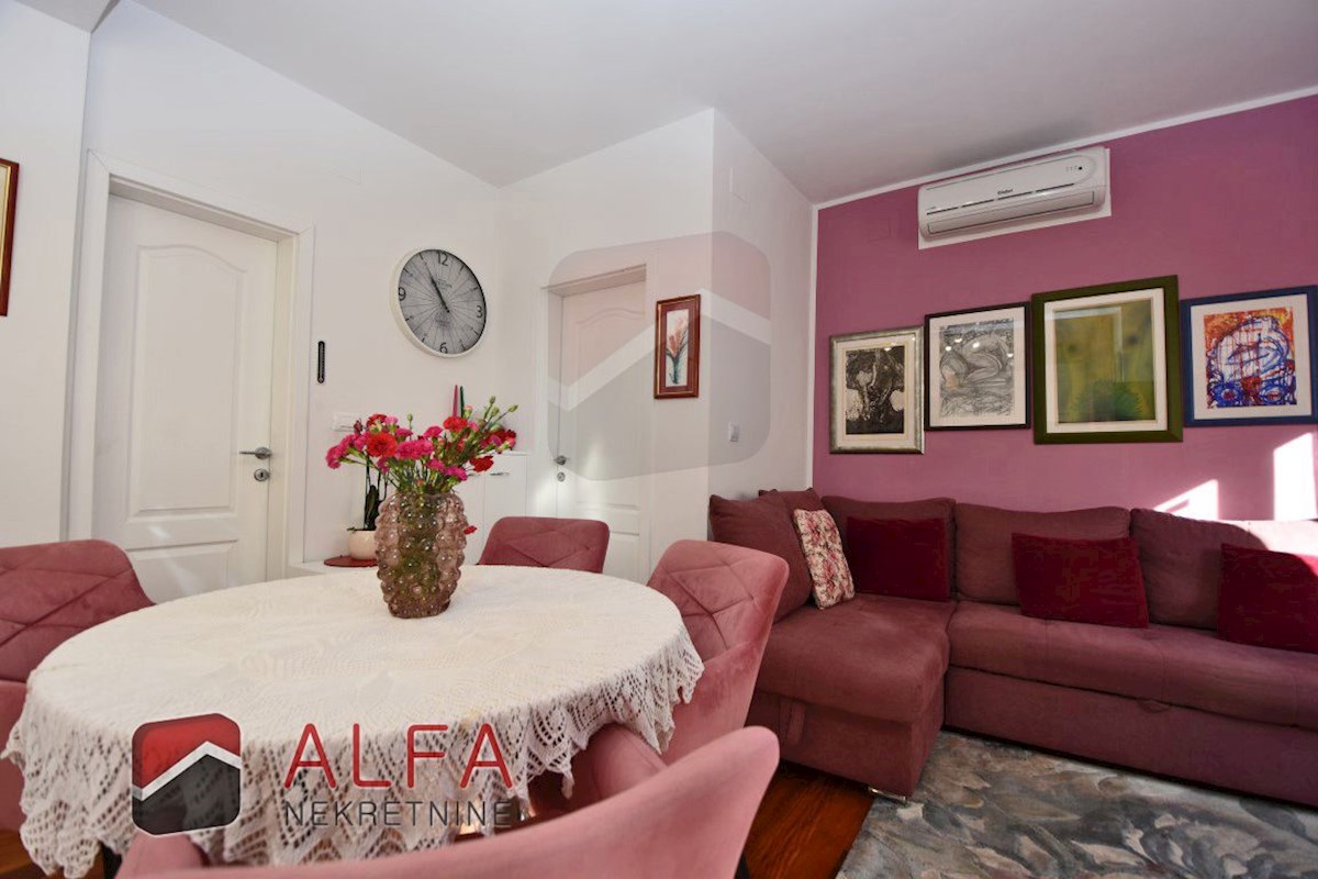 Croazia, Vodice – appartamento arredato al piano terra in vendita