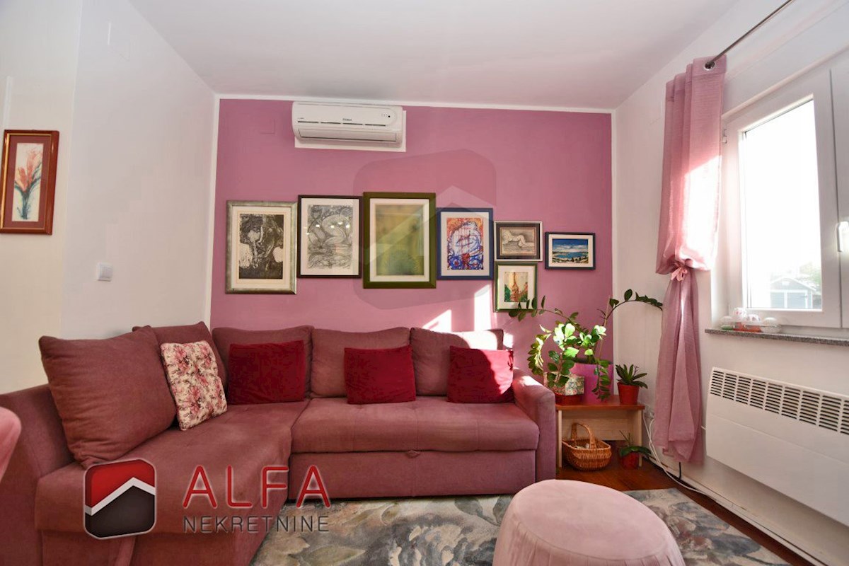 Croazia, Vodice – appartamento arredato al piano terra in vendita