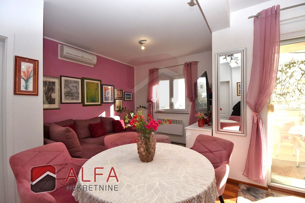 Croazia, Vodice – appartamento arredato al piano terra in vendita