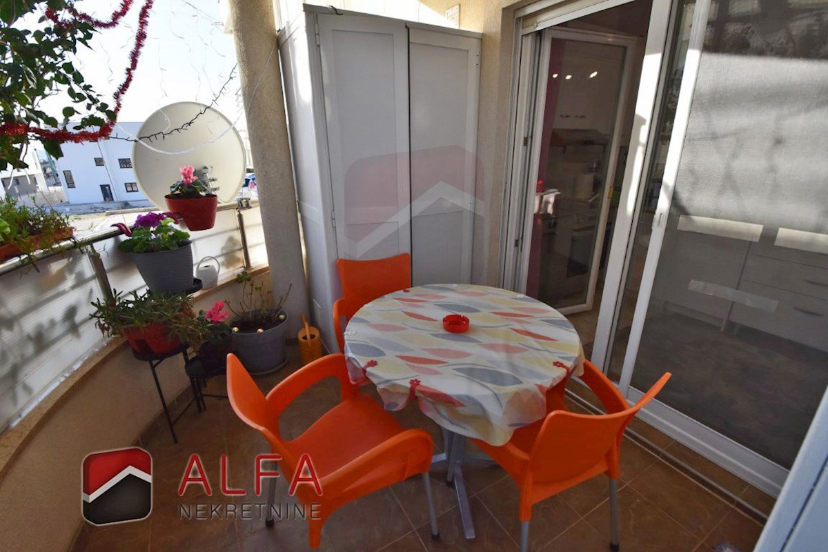 Croazia, Vodice – appartamento arredato al piano terra in vendita