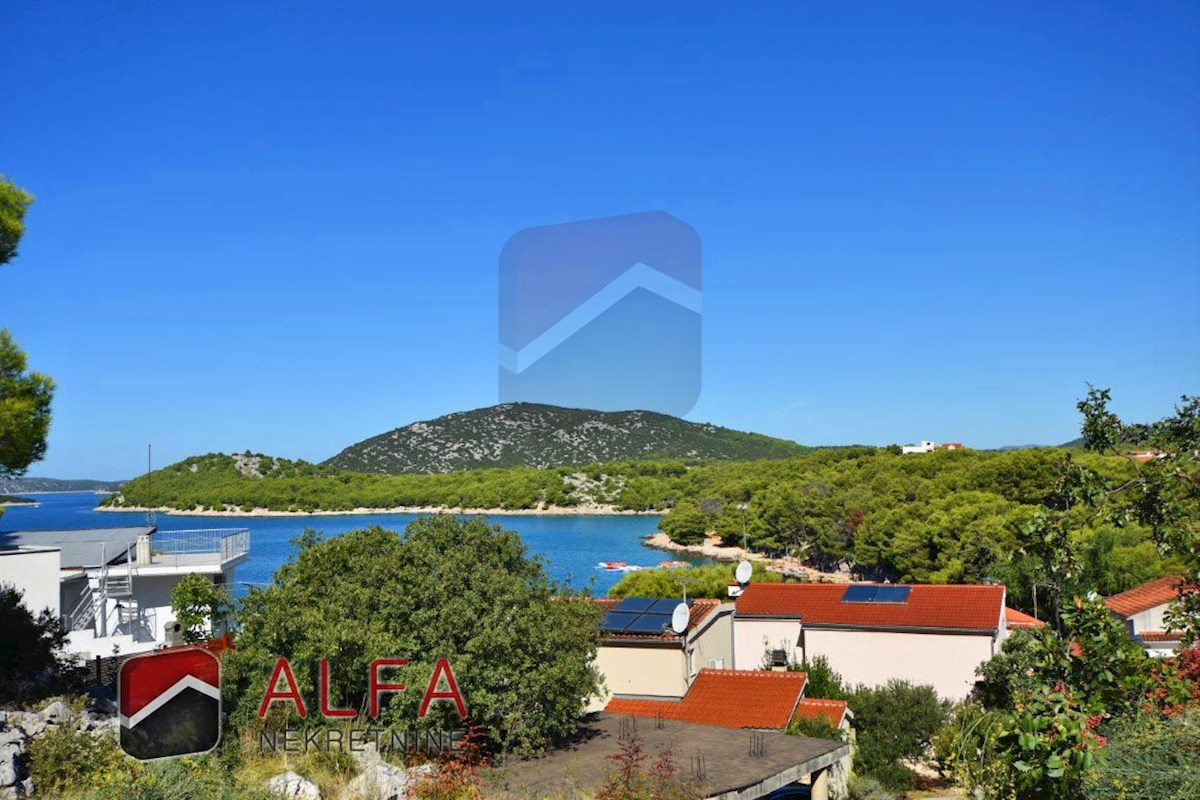 Croazia, Tribunj, casa in vendita con piscina e magnifica vista panoramica sul mare