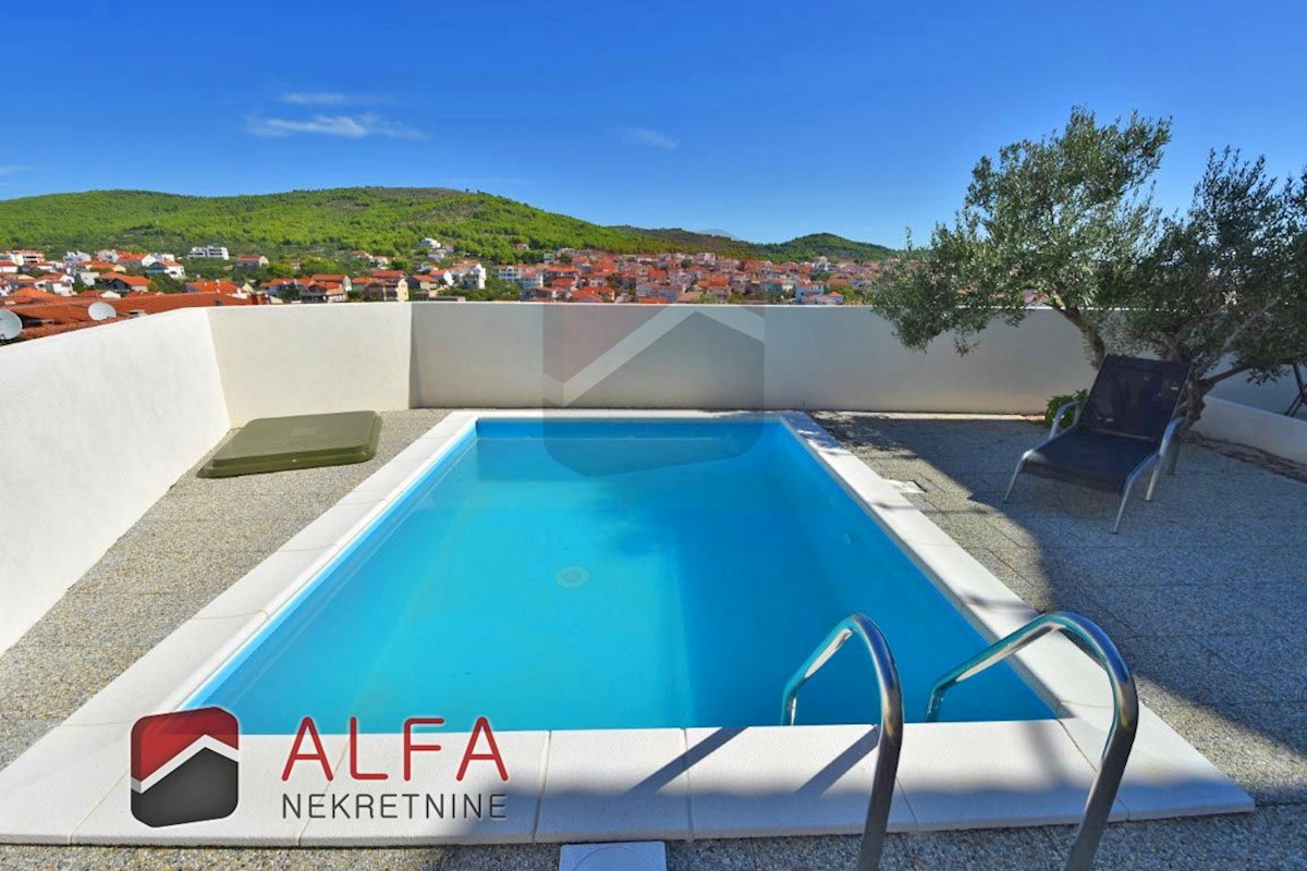 Croazia, Tribunj, casa in vendita con piscina e magnifica vista panoramica sul mare