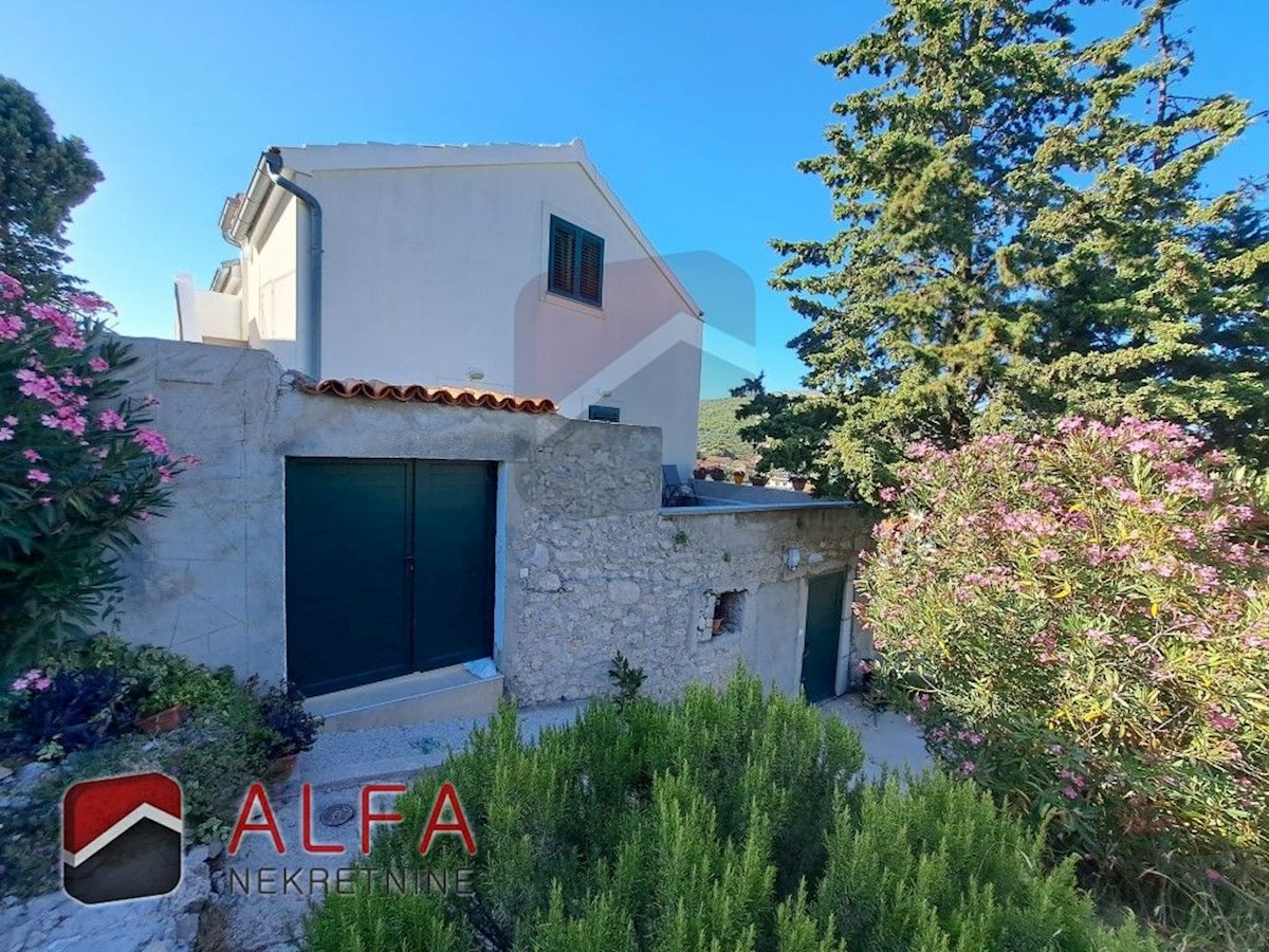 Croazia, Tribunj, casa in vendita con piscina e magnifica vista panoramica sul mare