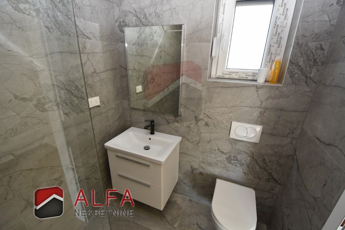 Croazia, Šibenik, Bogdanovići, vicino a Jadrija, in vendita nuova e moderna casa bifamiliare con piscina