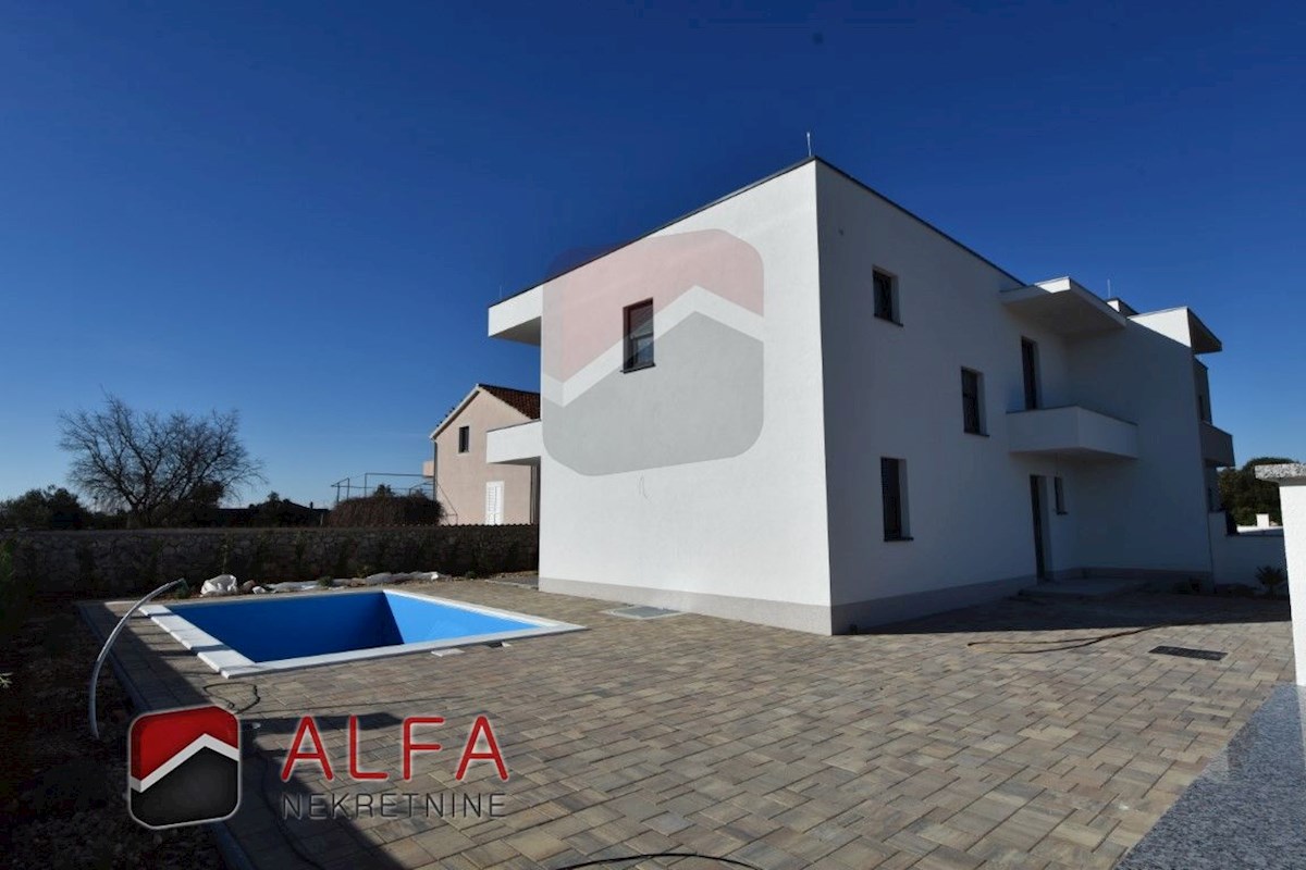 Croazia, Šibenik, Bogdanovići, vicino a Jadrija, in vendita nuova e moderna casa bifamiliare con piscina